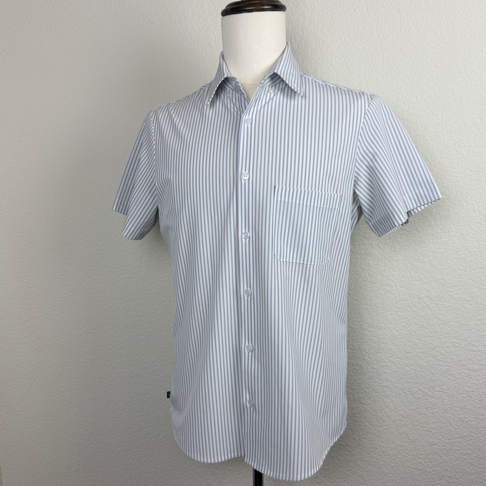 Mizzen+Main men’s short sleeve button down performance shirt | M Trim fit